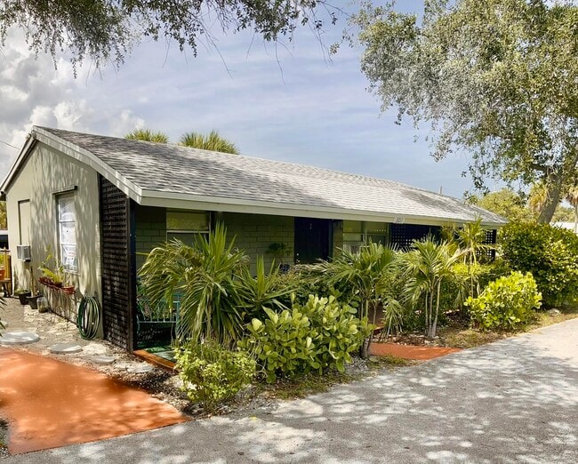 Building Photo - 301 Melody Ln