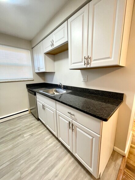 Kitchen - 4191 Hoffman Ave