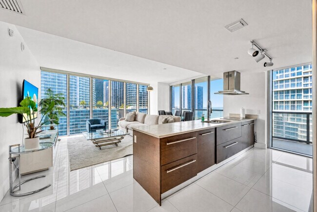 Building Photo - 485 Brickell Ave