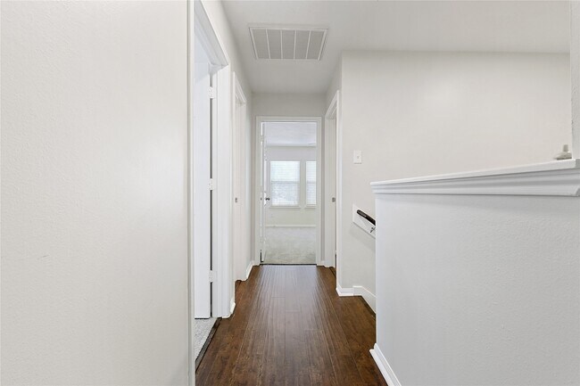 Building Photo - 1115 Eden Park Ln