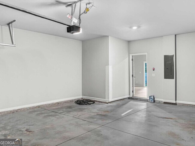 Building Photo - 2054 Maplewood Way