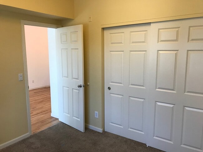 Building Photo - 2 Bed 2 Bath Condo In the Heart of Downtow...