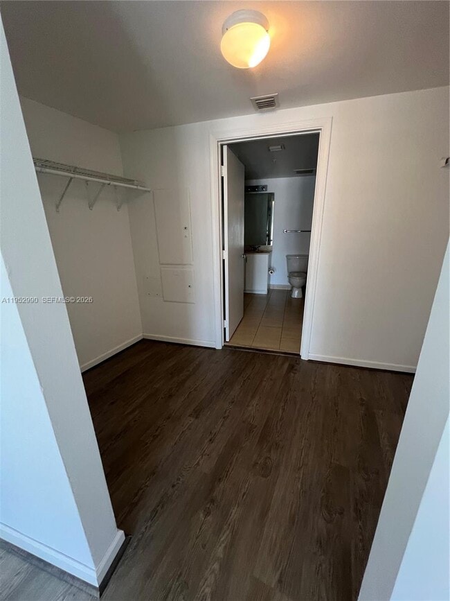 Building Photo - 1750 N Bayshore Dr