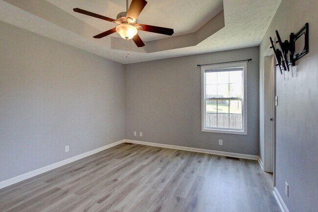 Building Photo - Sweet 3 bed 2 bath.  Cat friendly.