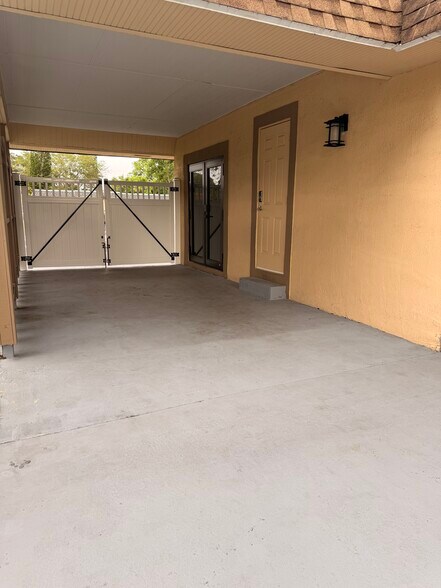 Building Photo - 7907 NW 73rd Ter