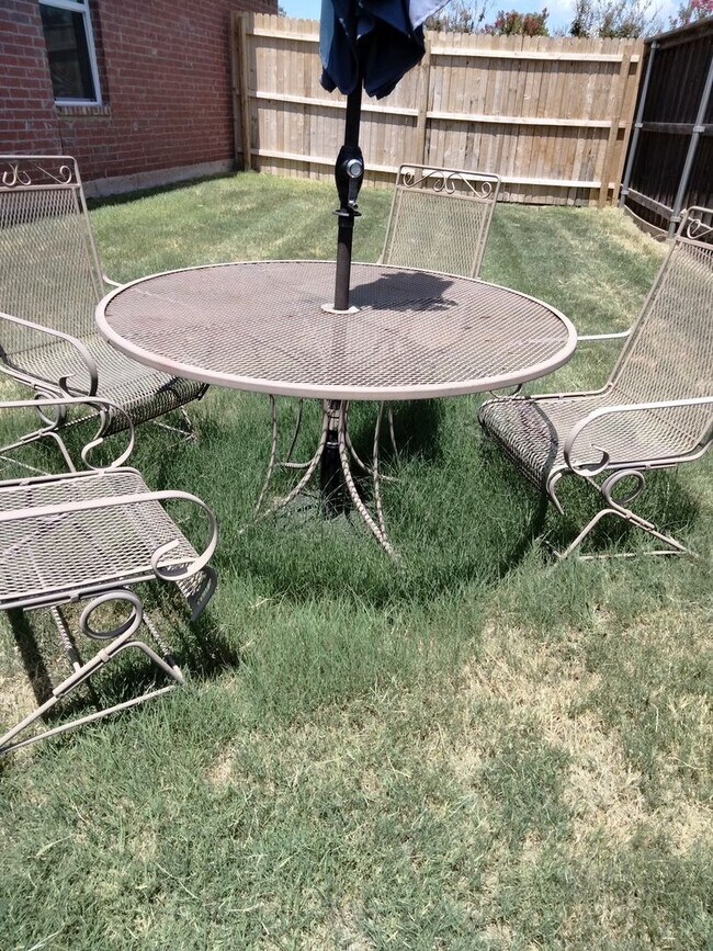 Building Photo - WEST SHERMAN 3/2/2 DESIRABLE AUSTIN LANDING NEIGHBORHOOD WITH COMMUNITY POOL!