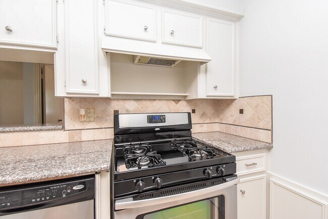 Building Photo - 22743 Red River Dr
