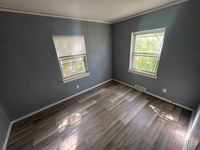 Building Photo - House in Peoria 3 BR / 2 BA Available Now