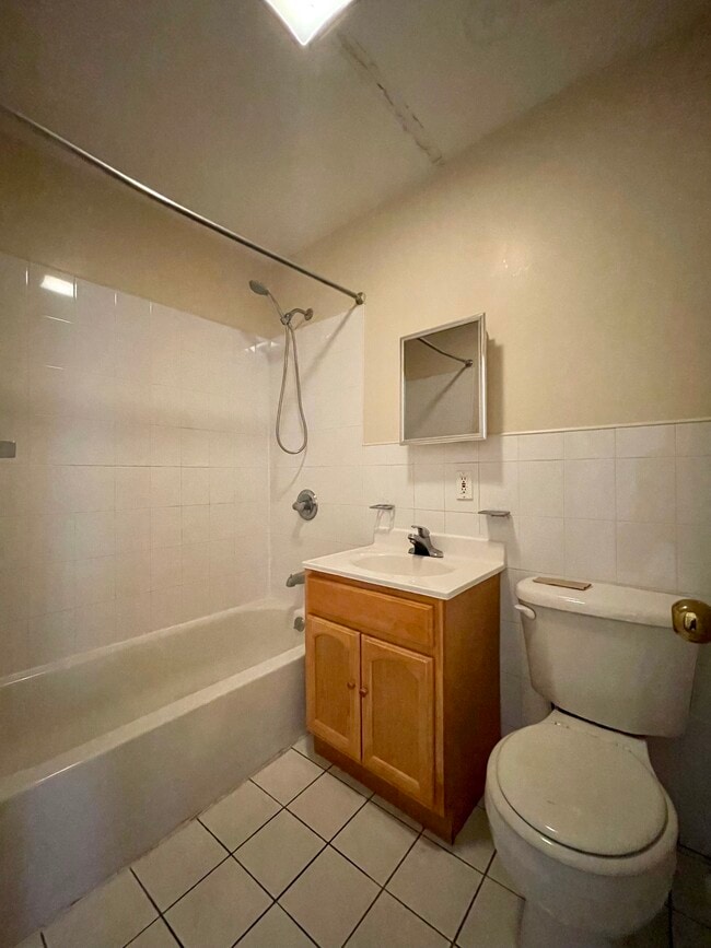 Building Photo - 133 E 110th St