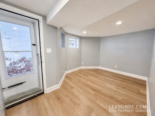 Building Photo - 3119 11th St NW