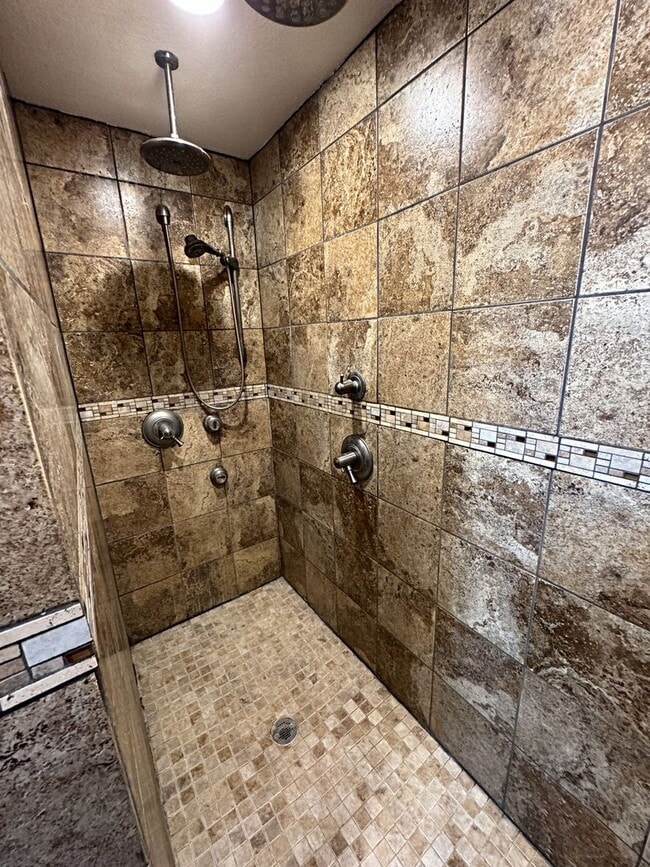 Building Photo - 2312 Lisa Ln