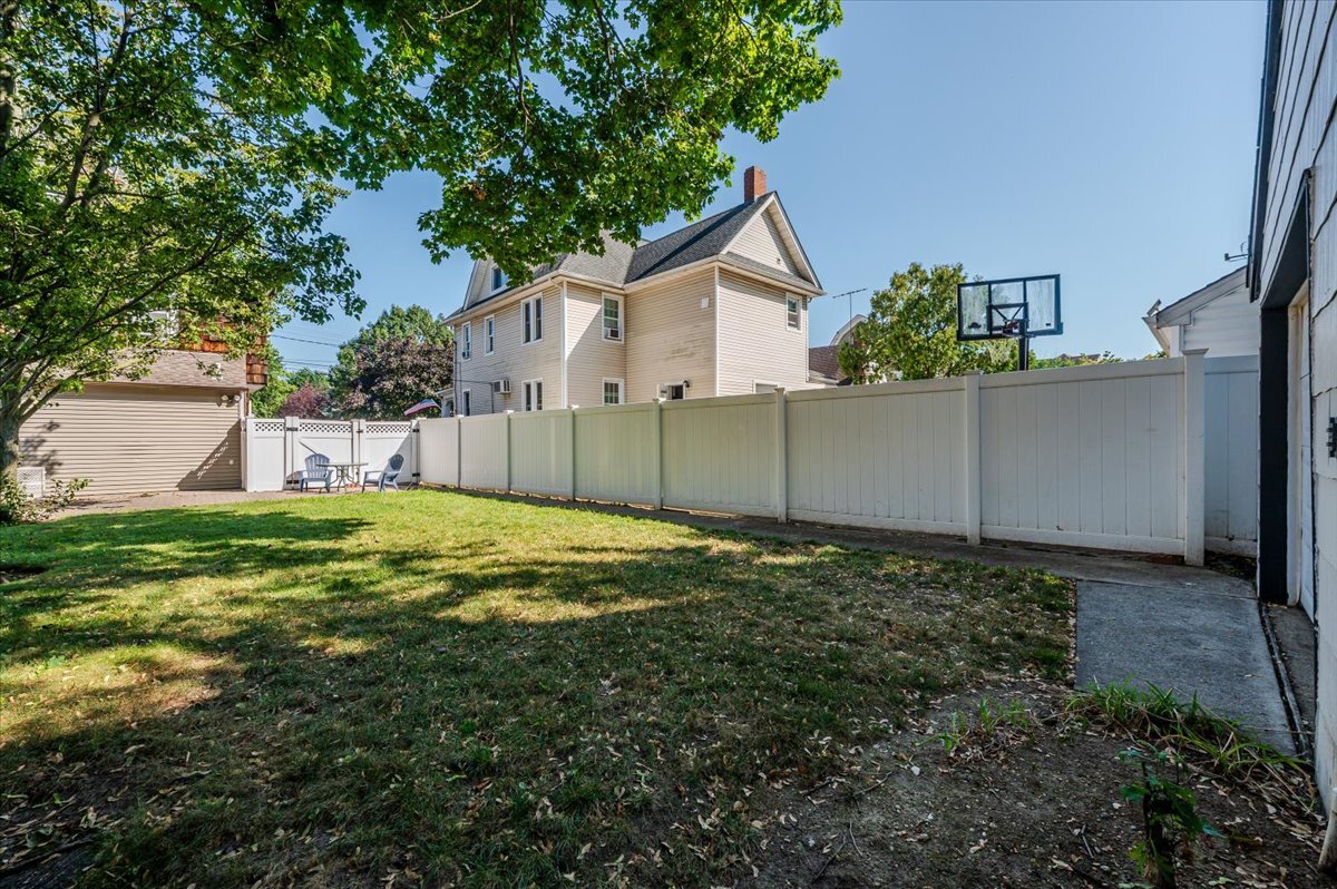 Building Photo - 48 Davison Pl