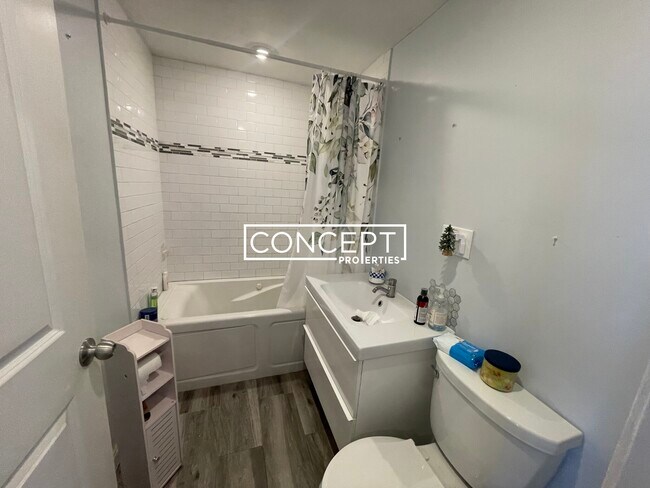 Building Photo - 11 Pierce St