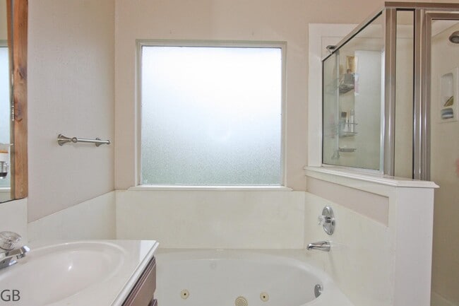 Building Photo - 511 Plantain Ln