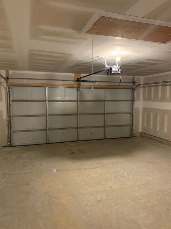 Building Photo - Now Pre-Leasing — Spacious 4 Bed, 2 Bath Home in Tucker Farms!