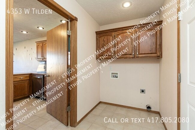 Building Photo - 4353 W Tilden-