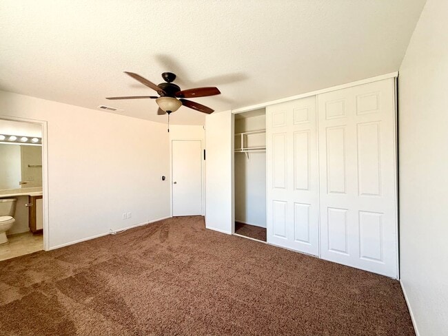 Building Photo - AVAILABLE NOW !! 2 Bedroom 2 Bathroom Apartment in Bermuda Dunes! MOVE IN SPECIAL! HALF OFF ONE M...