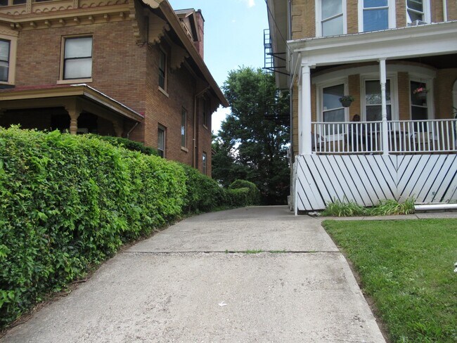 Building Photo - 829 Windham Ave