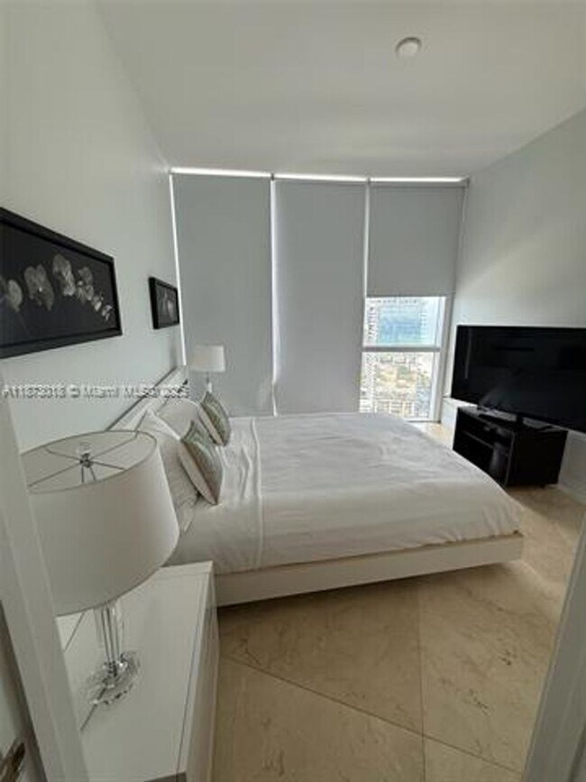 Building Photo - 18201 Collins Ave