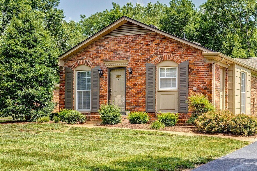 Building Photo - 400 Adamwood Dr