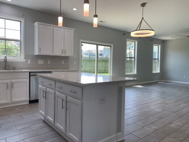 Building Photo - Luxurious Garner Home, Fenced Yard, Commun...