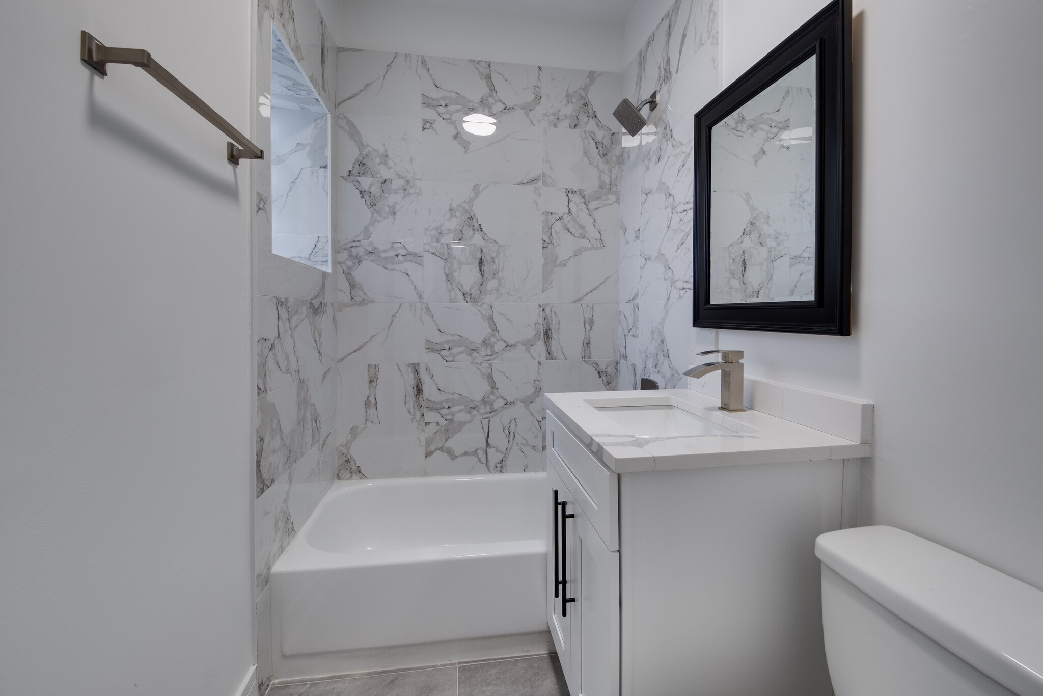 Building Photo - 1906 N Whipple St