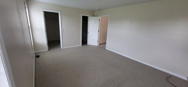 Building Photo - 3 Bed 2.5 Bath Townhome