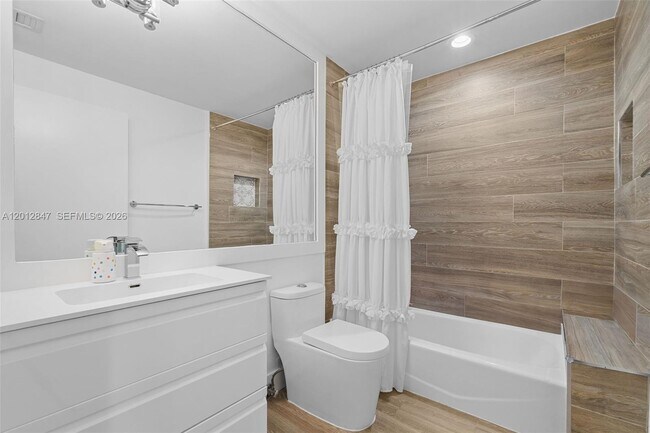 Building Photo - 731 Crandon Blvd
