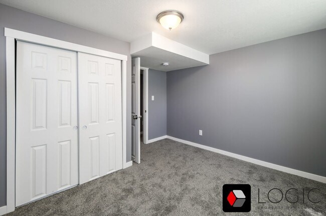 Building Photo - 4050 Porter Ave
