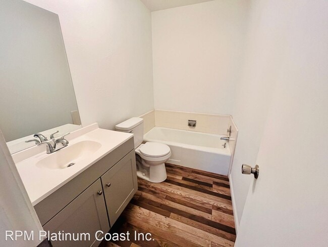 Building Photo - 2 br, 2 bath House - 6076 N. Poplar Ave. A...