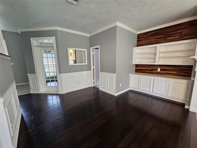Building Photo - 15015 Dawnbrook Dr