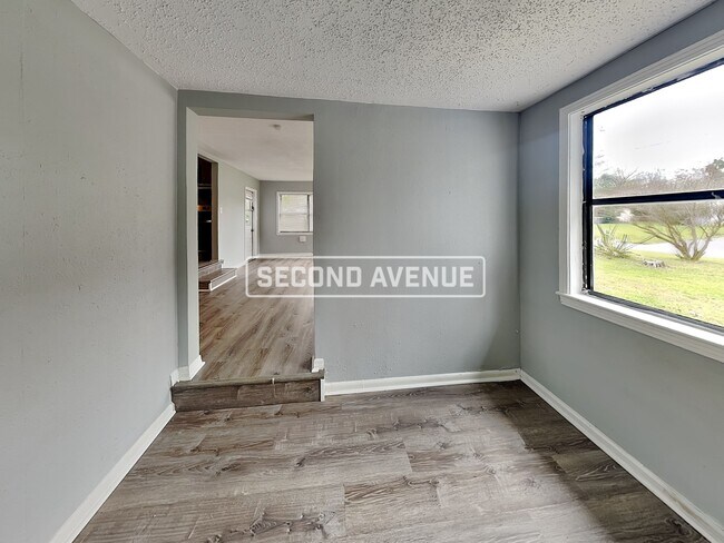 Building Photo - 7333 Roslyn RD