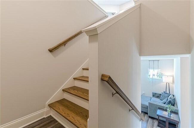 Building Photo - 123 Mulberry Dr