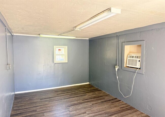 Building Photo - 519 SW 35th St