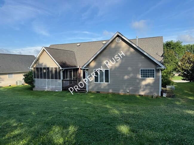 Building Photo - 196 Blue Heron Dr