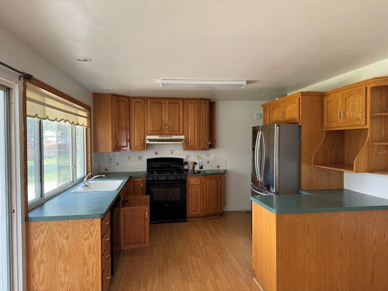 Building Photo - 1617 Somerset Shire Dr