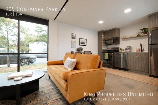Primary Photo - 909 Container Park Ln