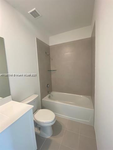 Building Photo - 575 NE 208th Terrace