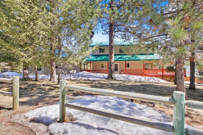 Building Photo - 1496 Pine Ridge Dr