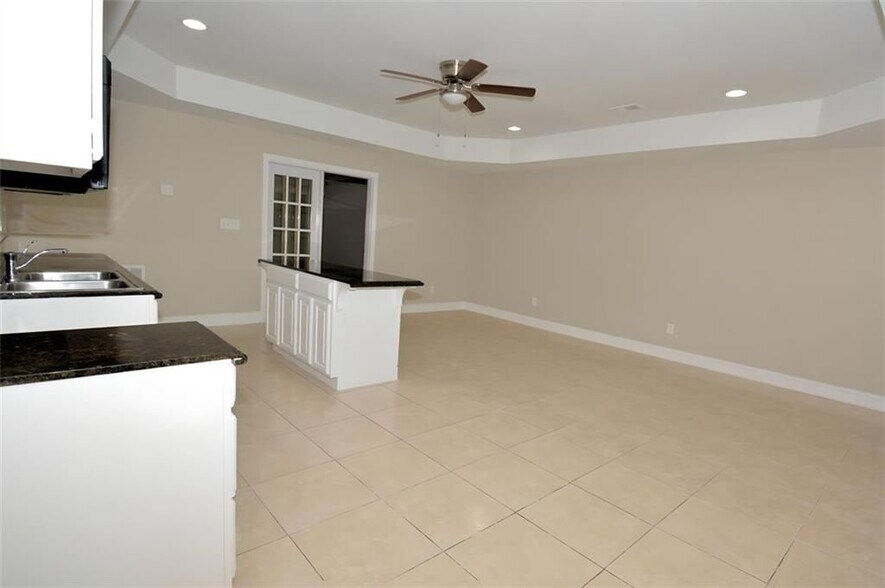 Building Photo - 618 Tradwell Pl NE