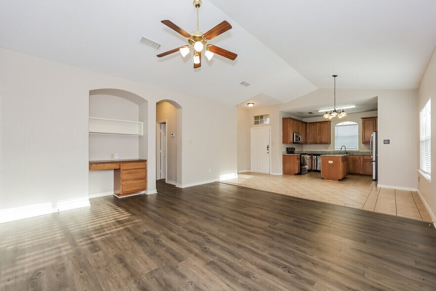 Building Photo - 1824 Alanbrooke Dr