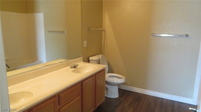 Building Photo - 2305 W Horizon Ridge Pkwy