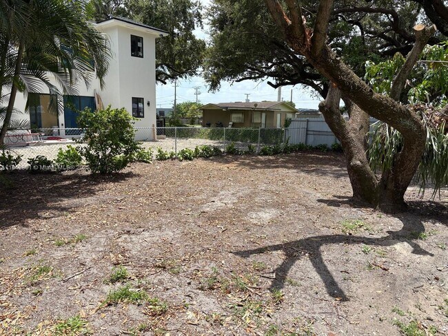 Building Photo - 3368 NW 51st Terrace