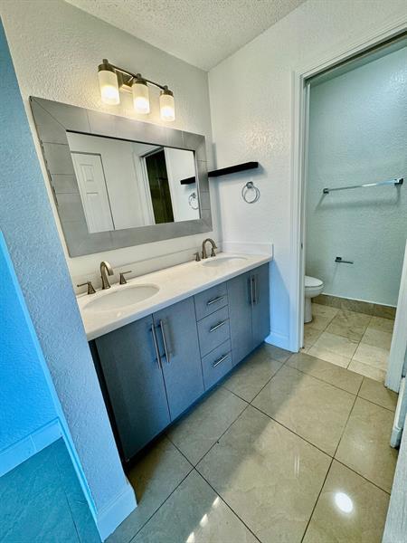 Building Photo - 9657 Riverside Dr