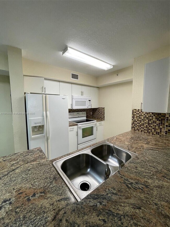 Building Photo - 15400 SW 284th St