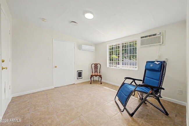 Building Photo - 6138 N 15th Ave