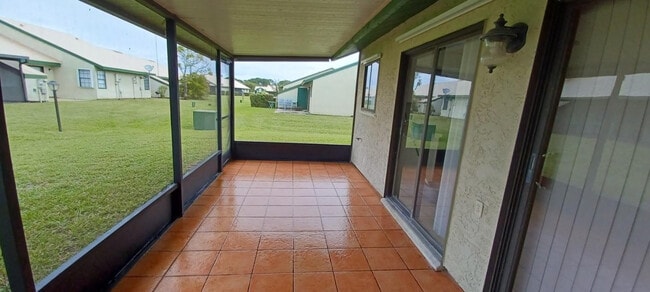 Building Photo - 519 SW Sara Blvd