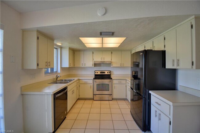 Building Photo - 859 Palm View Dr