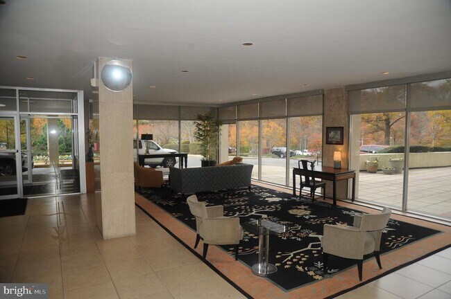 Building Photo - 10401 Grosvenor Pl