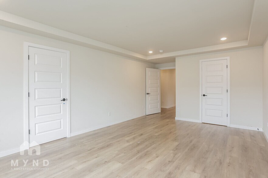 Building Photo - 33310 Crystal Ave SE